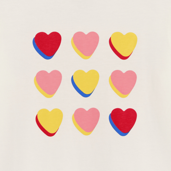 تيشرت بأكمام طويلة، باللون الأبيض، مُزيَّن برسمة قلب، للفتيات